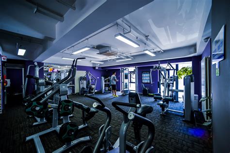 are gyms open in china